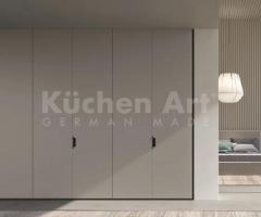 Armoire Battante Contemporaine avec Porte en Verre Crystal Fumé et Poignée de Design Italien - 6