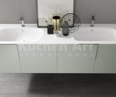 Salle de Bains au design Italien avec Plan de en Ocritech, Poignée Intégrée et Modules Ouverts - 3